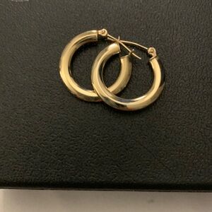 14 k small hoop earrings like new